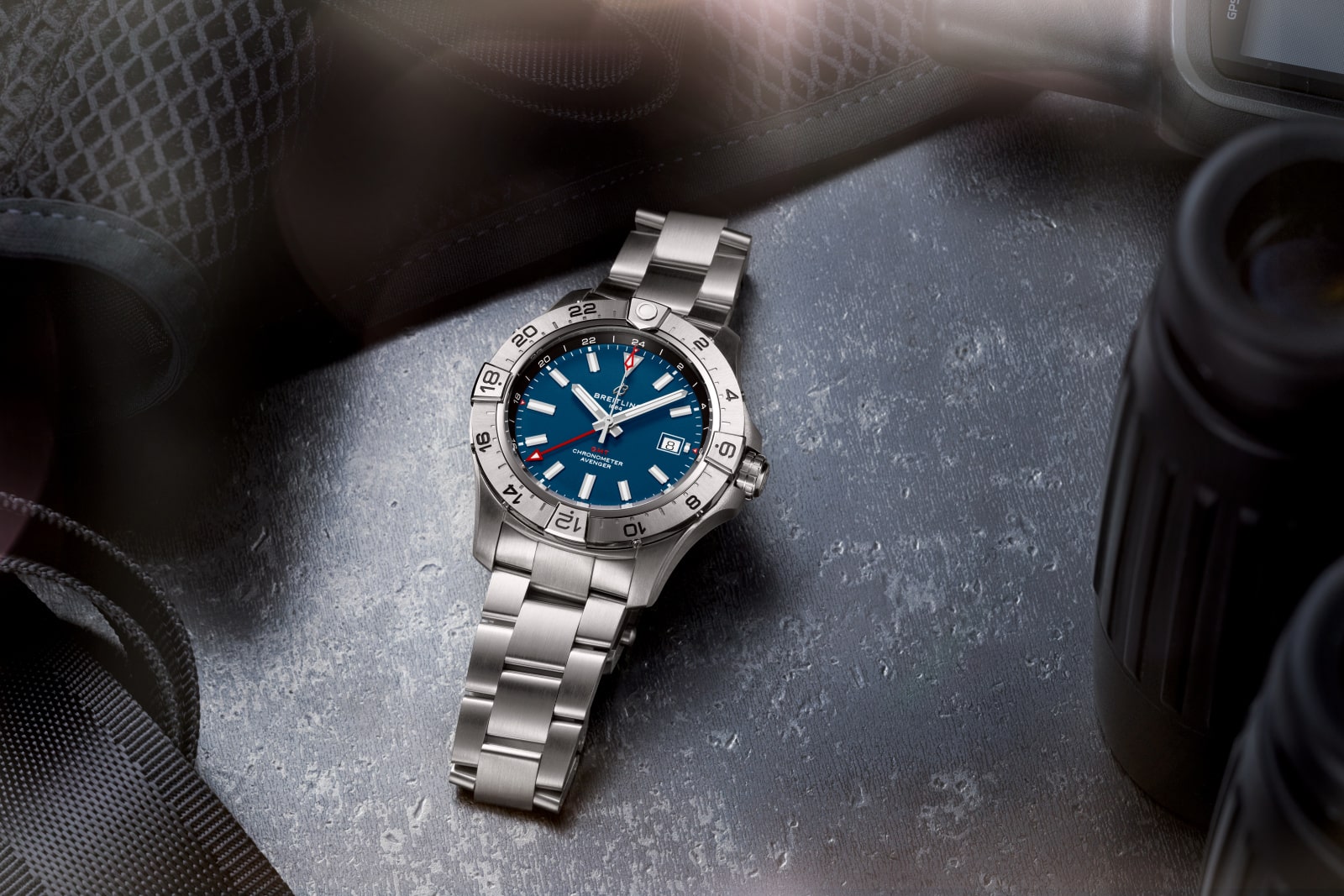 Avenger Automatic GMT 44 - Blau