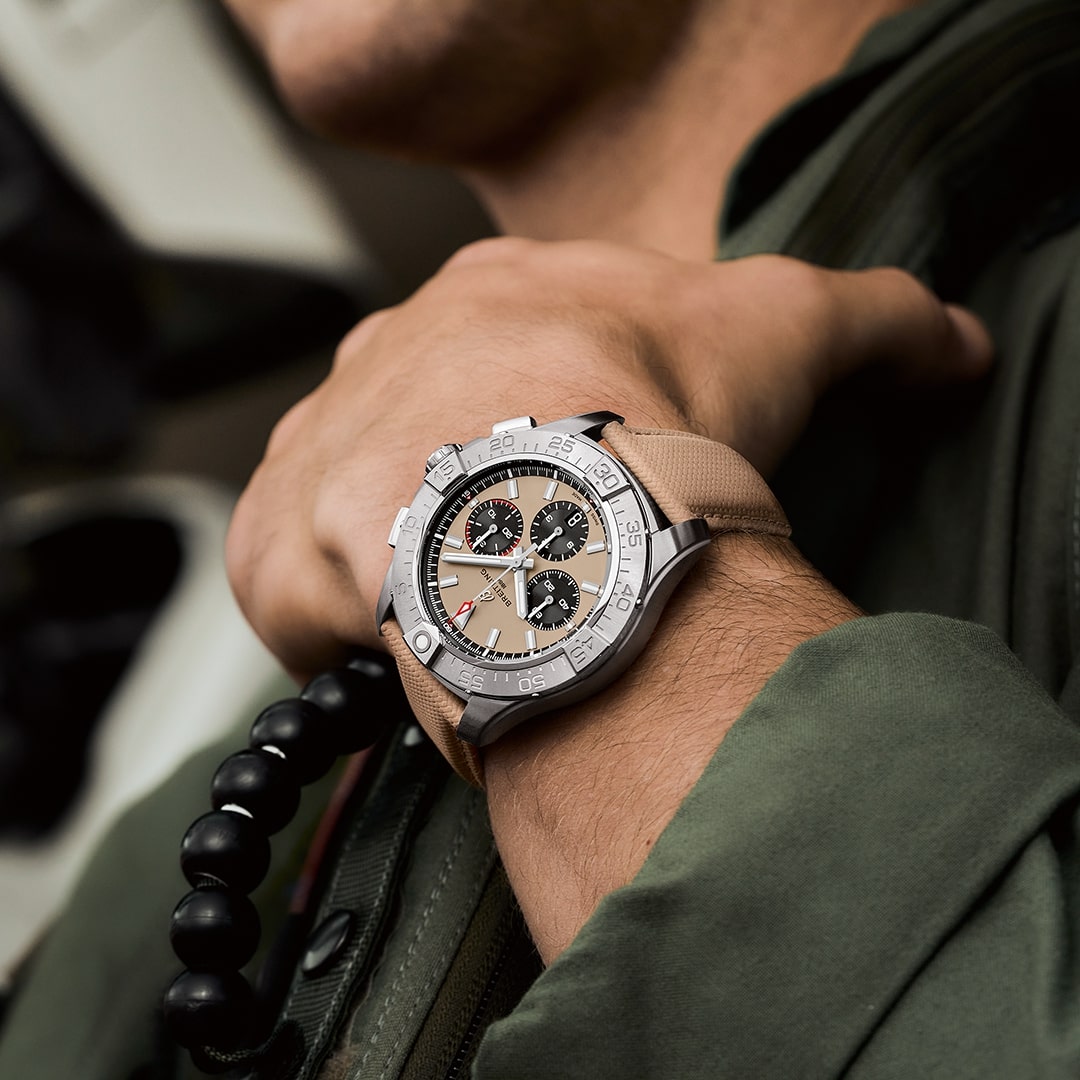 Avenger B01 Chronograph 44 - Baige