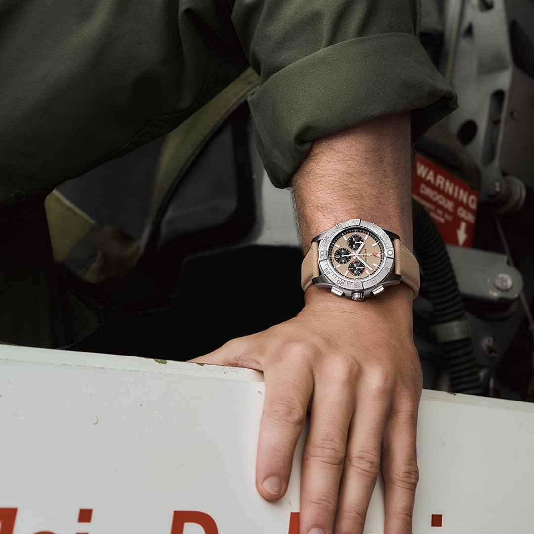 Avenger B01 Chronograph 44 - Baige